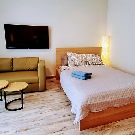 Lodz5-piotrkowska 100m, Manufaktura 1km, Atlas-arena, Parking W Budynku *