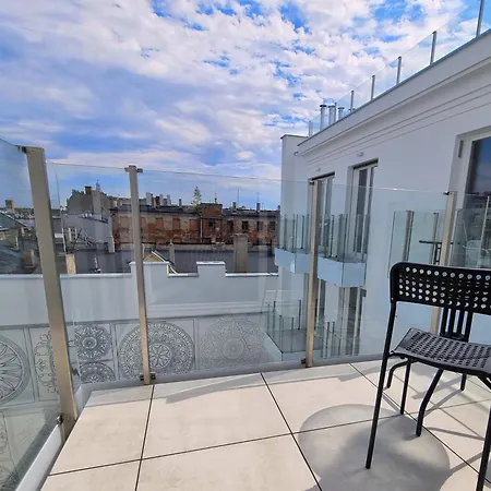 Lodz5-piotrkowska 100m, Manufaktura 1km, Atlas-arena, Parking W Budynku *