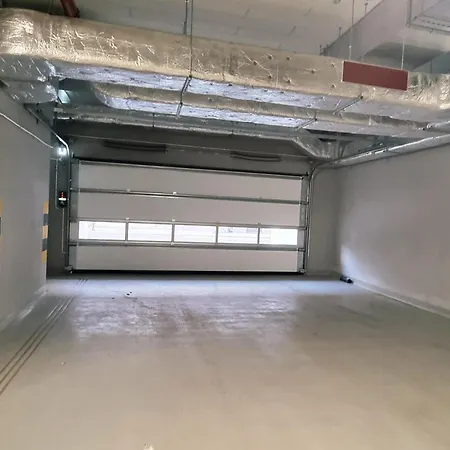 Lodz5-piotrkowska 100m, Manufaktura 1km, Atlas-arena, Parking W Budynku *