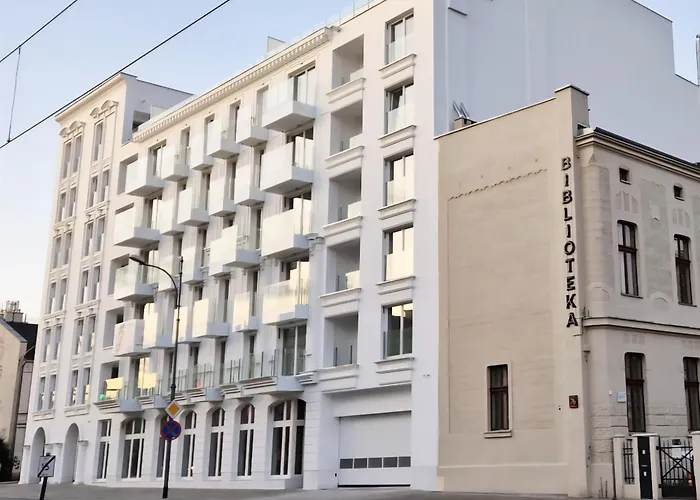 Lodz5-piotrkowska 100m, Manufaktura 1km, Atlas-arena, Parking W Budynku * Łódź