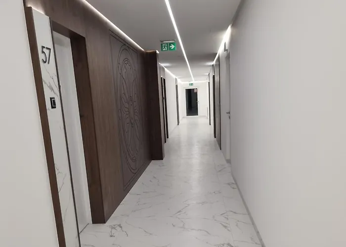 Lodz5-piotrkowska 100m, Manufaktura 1km, Atlas-arena, Parking W Budynku