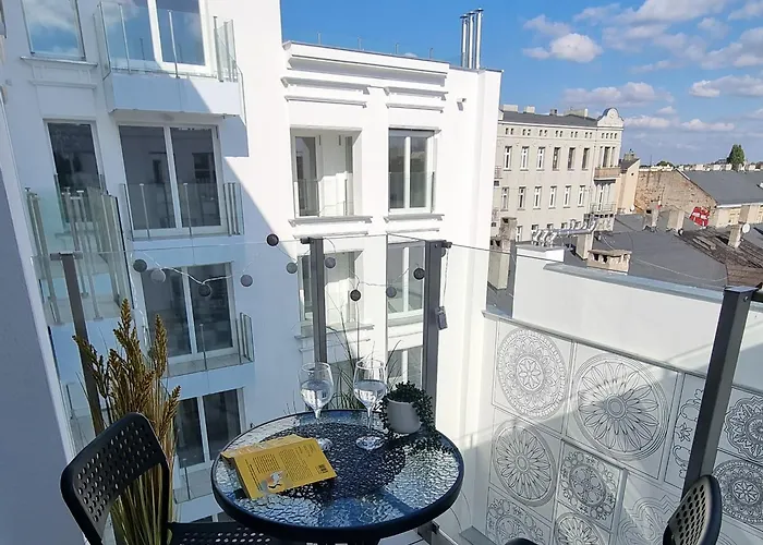 Lodz5-piotrkowska 100m, Manufaktura 1km, Atlas-arena, Parking W Budynku