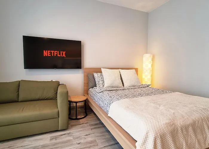 Lodz5-piotrkowska 100m, Manufaktura 1km, Atlas-arena, Parking W Budynku