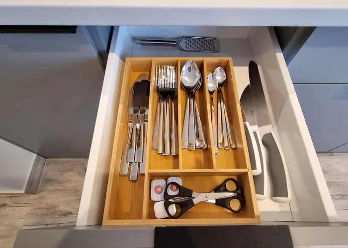 Lodz5-piotrkowska 100m, Manufaktura 1km, Atlas-arena, Parking W Budynku