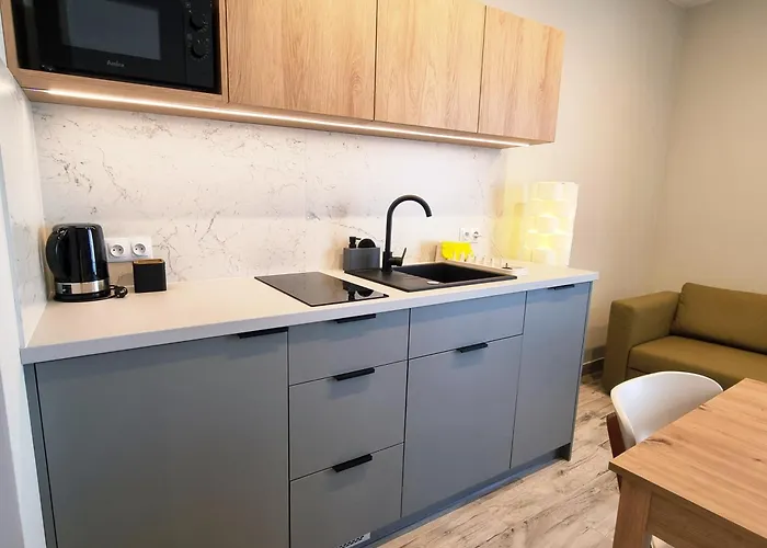 Lodz5-piotrkowska 100m, Manufaktura 1km, Atlas-arena, Parking W Budynku *