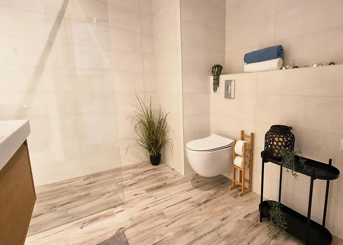 Lodz5-piotrkowska 100m, Manufaktura 1km, Atlas-arena, Parking W Budynku *