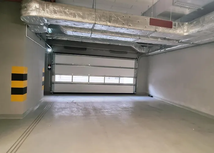 Lodz5-piotrkowska 100m, Manufaktura 1km, Atlas-arena, Parking W Budynku *